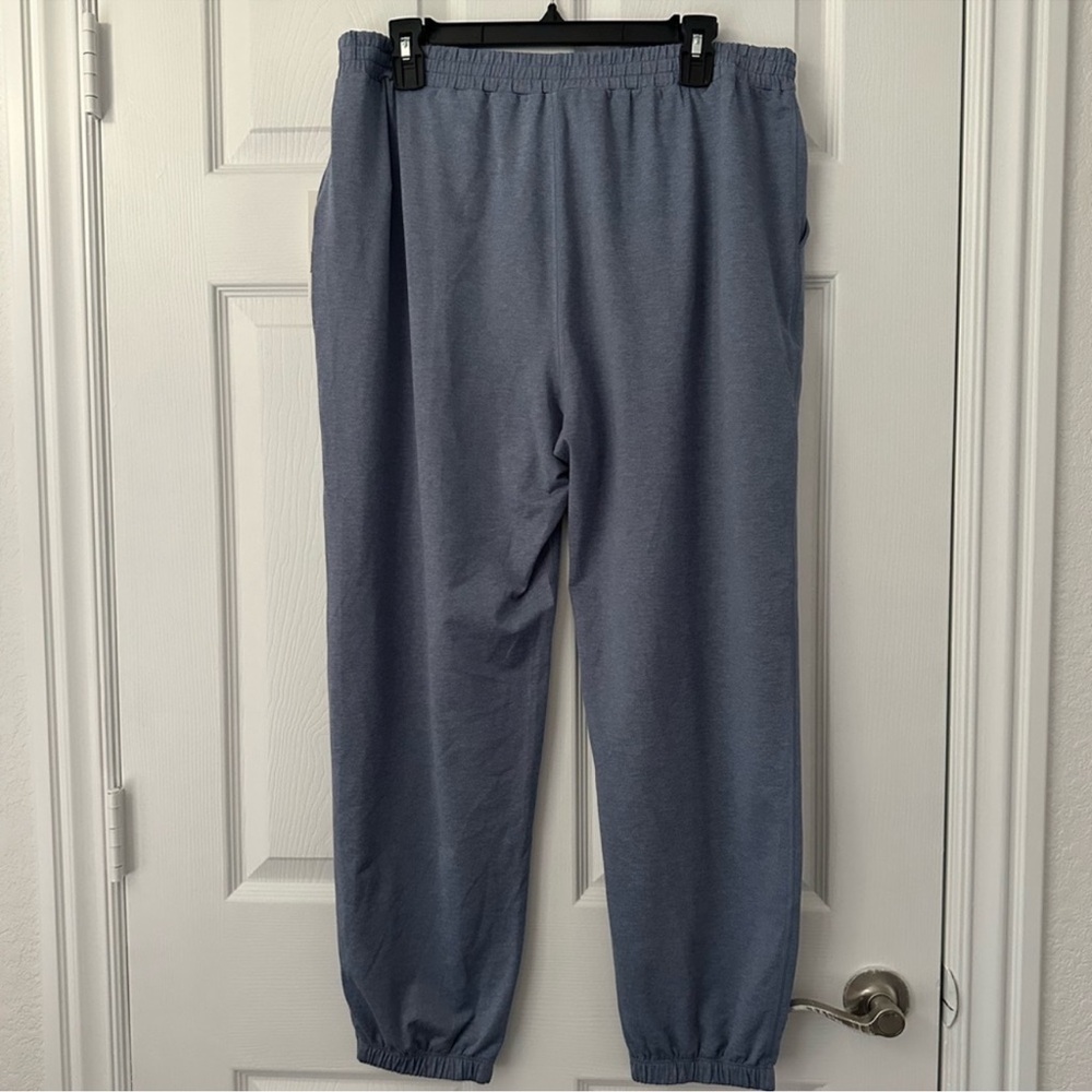 Vuori Boyfriend Joggers in the Blue Heron Heather color XL - Picture 2 of 6